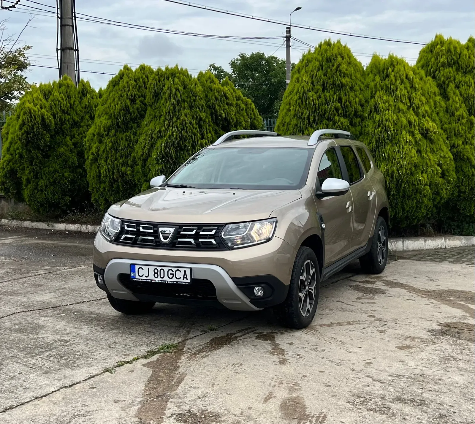 Dacia Duster 4x4 sau Similar