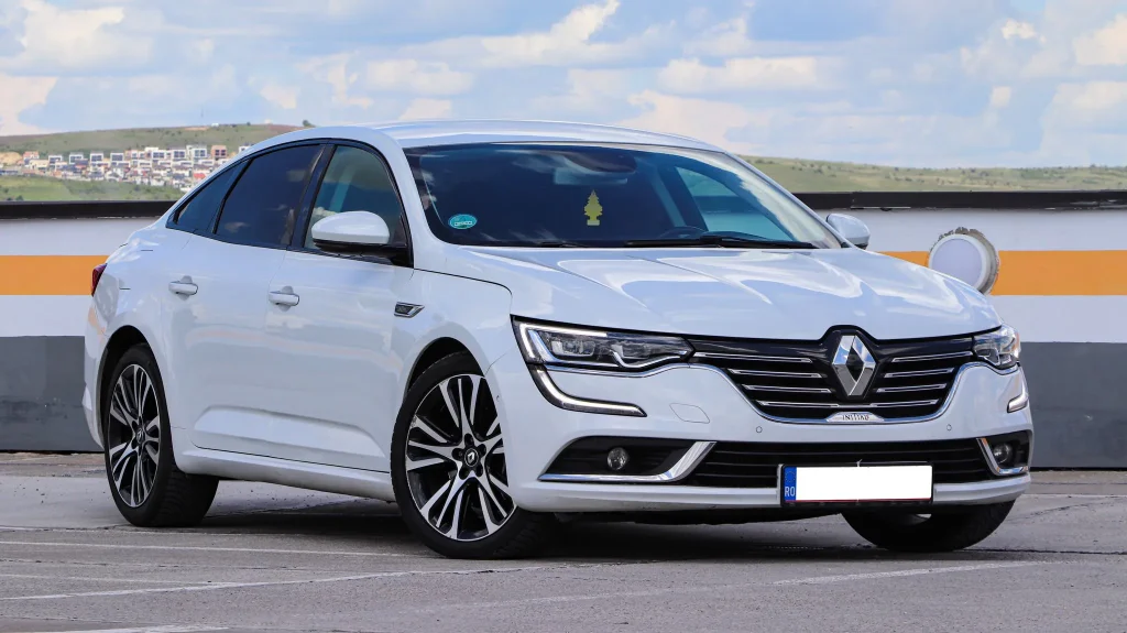 Renault Talisman Automat - mașină de închiriat în Cluj pentru confort si drum lung Renault Talisman automat de inchiriat in Cluj de la GCA Rent a Car
